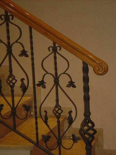 Escalera de hierro y madera